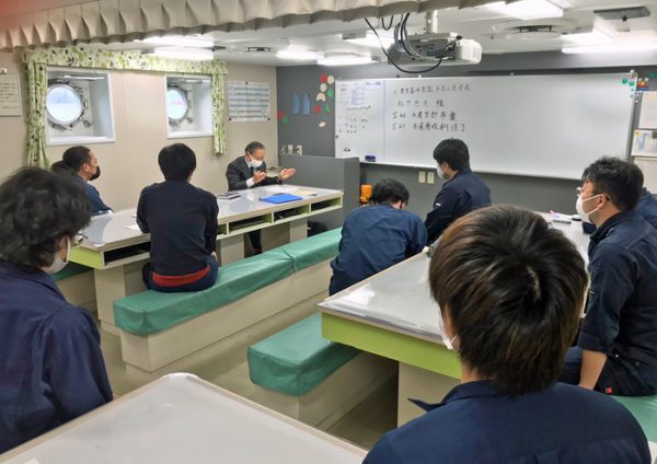 ６月１日 海技士養成プログラムで学生に講演をしました