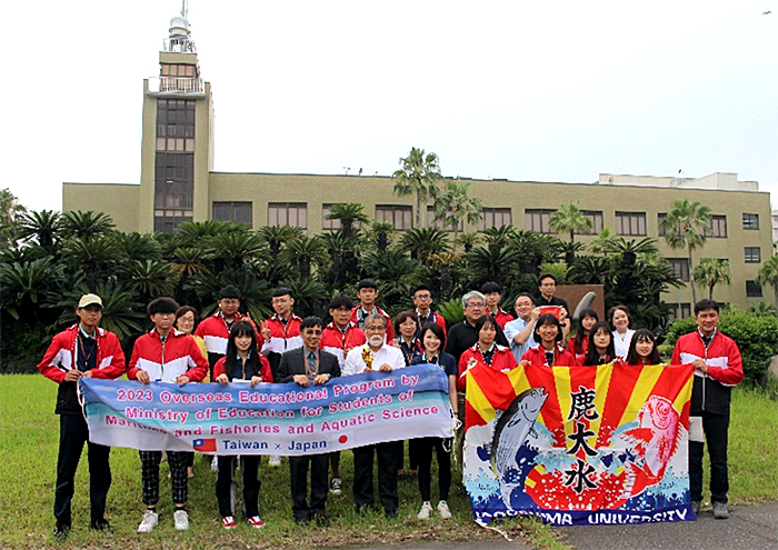 台湾の水産系高校等職業学校の先生と学生が本学部を訪問