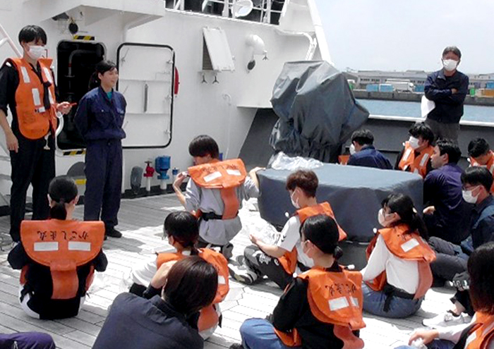 かごしま丸が早稲田大学及び本学法文学部の学生を対象とした共同利用乗船実習を実施しました（第2班）