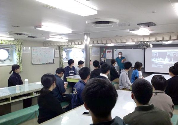 かごしま丸が北里大学の学生を対象とした共同利用乗船実習を実施しました