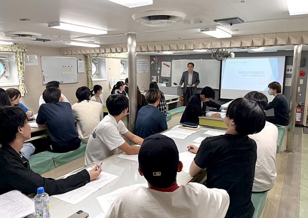 かごしま丸が早稲田大学及び本学法文学部の学生を対象とした共同利用乗船実習を実施しました（第1班）